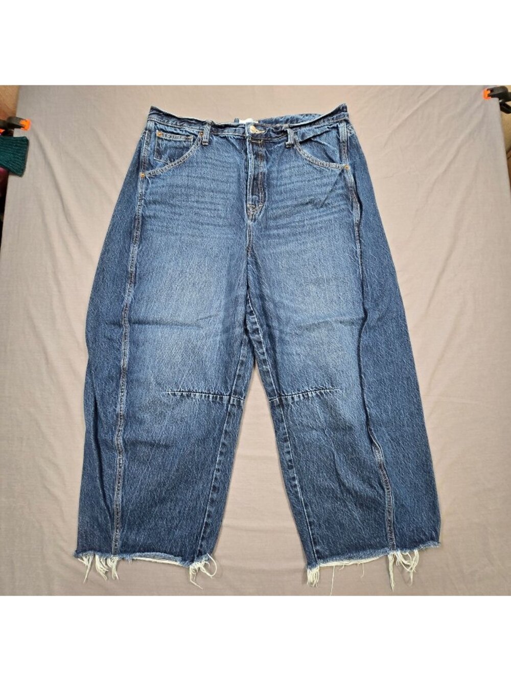 Universal Thread Size 16 Barrel High Rise Curved Leg Ankle Wide Leg Jeans